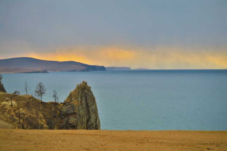Baikalsee Sonne und Regen