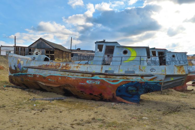 Khuzhir Hafen Graffiti altes Schiff-2