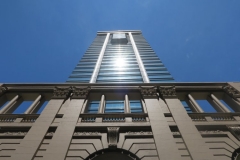 Hochhaus mit alter Fassade