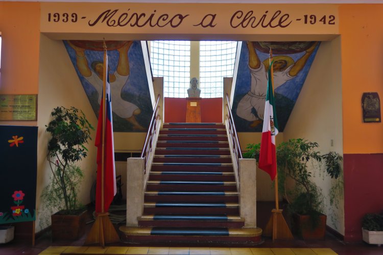 Mexikanische Schule - Treppe