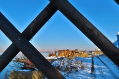 Alter Hafen Blick durchs Gitter