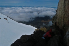 Klettern vor dem Krater