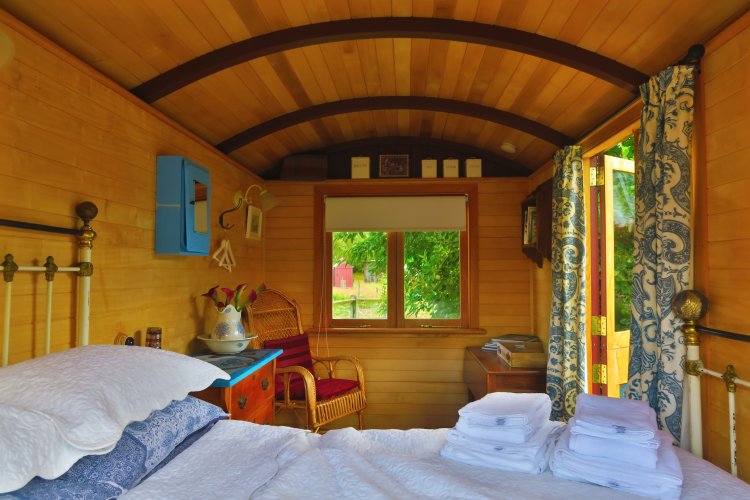 Airbnb Shepherds Hut Glamping - Wagen innen
