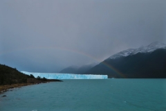 Regenbogen-ueber-dem-Perito-Moreno-Gletscher