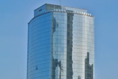 Hochhaus mit Spiegelung